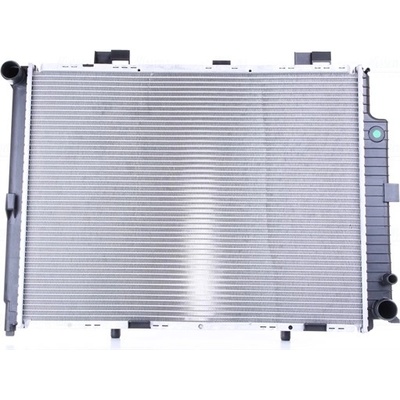 Chladič motora NISSENS 62689A