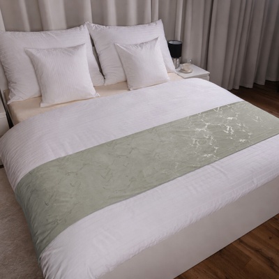 Biante Sametový přehoz/běhoun na postel Isabela IBL-019 Zlatý/kouřový mramor na šedobéžovém 60x220 cm