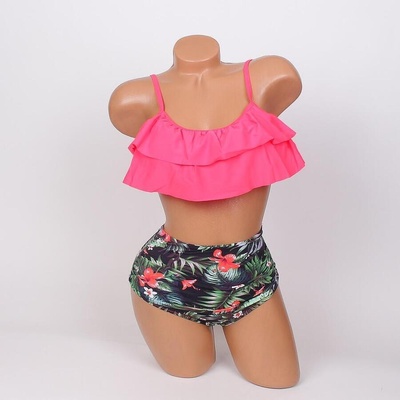 Дамски бански в цвят диня и черно с екзотични листа - b