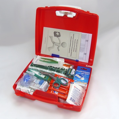 VMBal kufrík prvej pomoci s náplňou Škola červený z plastu 4111