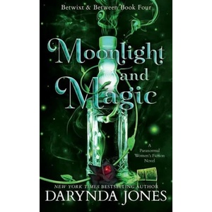 Moonlight and Magic: Betwixt and Between Book 4 | Darynda Jones (ISBN: 9781954998995)