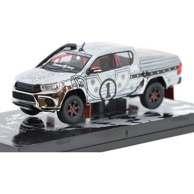 Toyota Hilux Thousand Sunny z anime One Piece TARMAC Models 1:64