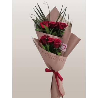 БУКЕТ ОТ 7 ЧЕРВЕНИ РОЗИ