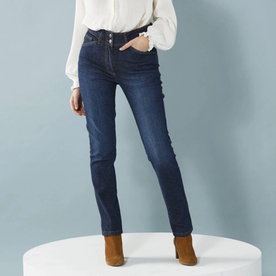 Rovné džínsy pre nižšiu postavu tmavomodrá