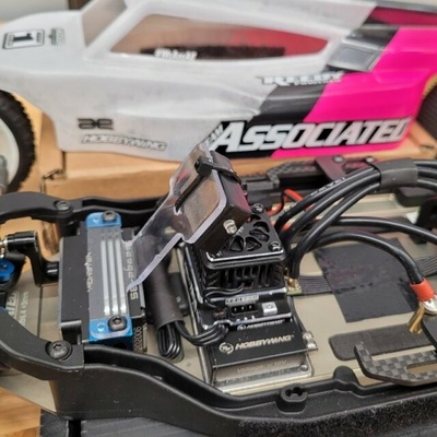 associated B6.3 B6.4 2WD Team LapMonitor držák pro transpondér/personální čip