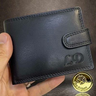 Poctivá práce a styl v jednom pánská kožená peněženka s monogramem ražba monogram u A Okrasně Monotype Cors.