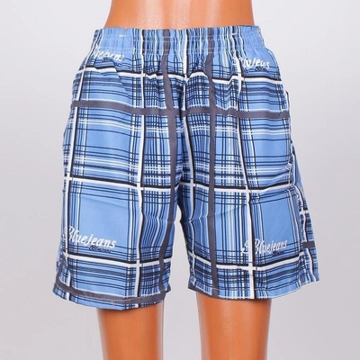 Мъжки шорти в светлосиньо с кариран десен в сиво, бяло и черно