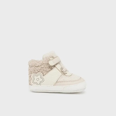 Mayoral Декоративни спортни кецове за новородено момиче в мръсно бял цвят Майорал