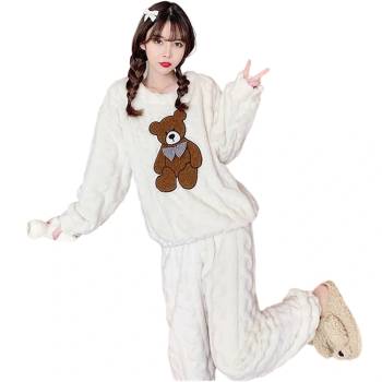 Image 1 of Зимна пухкава пижама в бяло с мече