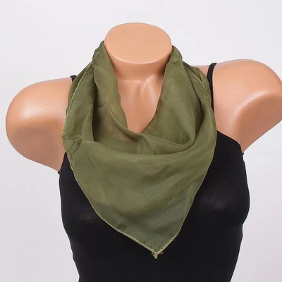 Нежно фишу в маслинено зелен цвят