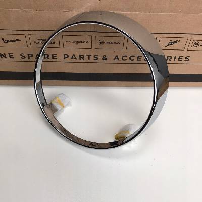 Vespa GTS 2022 2023 + rámeček reflektoru prstencová lampa chrom NOVÁ OE