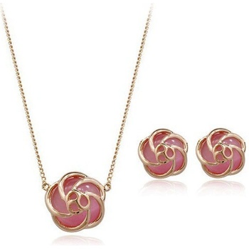 Image 1 of Розов комплект от колие и обеци