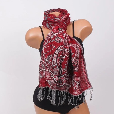 Дамски шал в червено с цветя и орнаменти
