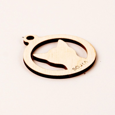 SOJKA Dřevěná vůně do auta - Kočka v okně