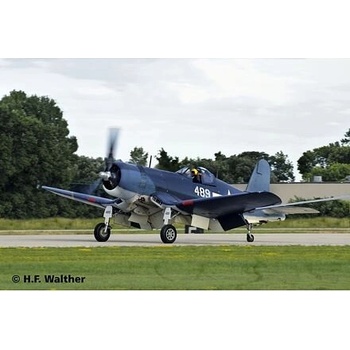 Revell Model Kit Vought F4U 1D Corsair 04781 1:39