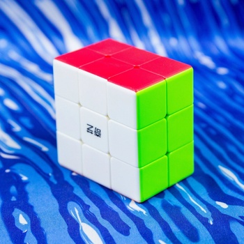 Kvádr 233 QiYi 2x3x3 hlavolam variace na Rubikovu kostku
