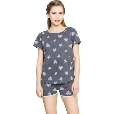 Пижама в сиво с бели звезди и сърца