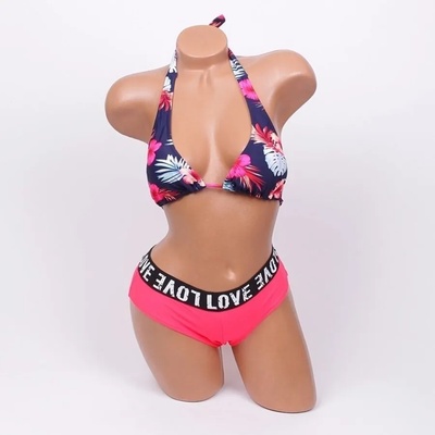 Бански от три части в тъмносиньо и розово с цветя - чашка b