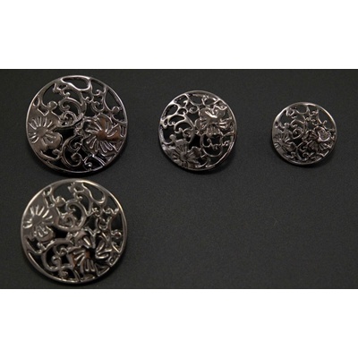 Luxusný kovový filigránsky gombík - tmavé lesklé striebro - priemer 2,8 cm