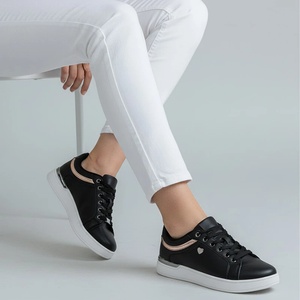  Сникърси W210221 Black
