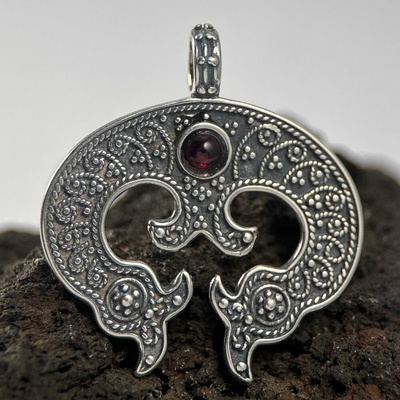 Drakkaria VELKOMORAVSKÁ LUNICE Nitra stříbrný přívěsek granát almandin P22131