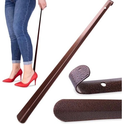 Dlhý kovový obuvák na topánky - 66 cm, hnedá