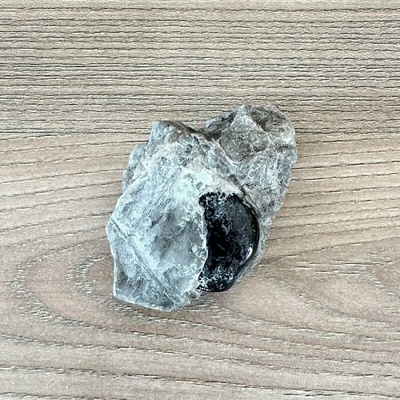 Nefertitis Obsidián Apačská slza v matrixu USA 46 NF64418 - cca 2,6 cm, 73,5 g