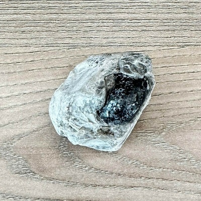Nefertitis Obsidián Apačská slza v matrixu USA 36 NF64408 - cca 2,3 cm, 53 g