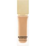 Burberry Beyond Wear Perfecting Matte Foundation течен фон дьо тен с матов завършек цвят Medium Warm 80 30ml