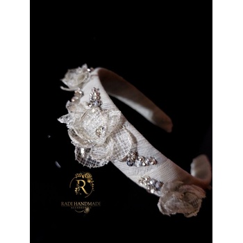 Radi handmade Елегантна диадема със сребристи кристали и цветя (791)