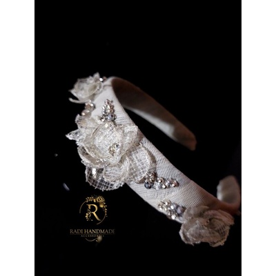 Radi handmade Елегантна диадема със сребристи кристали и цветя (791)