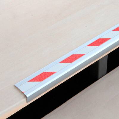 Protiskluzová schodová lišta, Aluminium m2, univerzální, červeno-bílá, š 610 mm, síla materiálu 3 mm