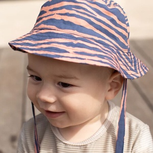 Swim Essentials Swim Essentials: Bucket шапка с UPF50+ козирка и защита за врата - "Blue Zebra (SWE-2022SE289)