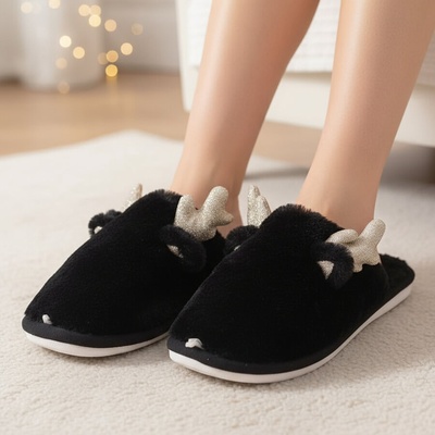 Пухкави пантофи в черно с рогца