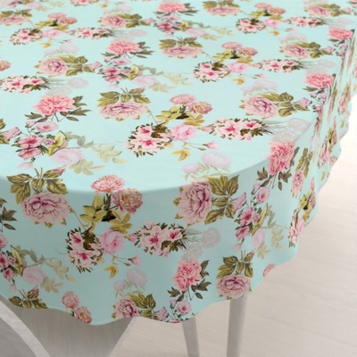 Biante Sametový oválný ubrus Tamara TMR-038 Růžová zahrada na světle modrém 130x220 cm