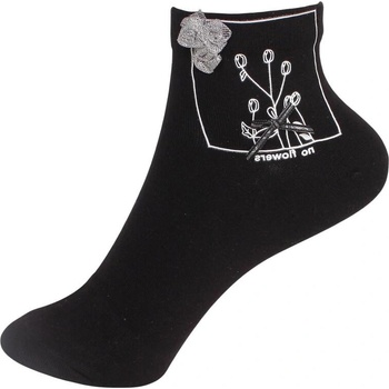 Дамски къси чорапи в черно с щампа и сребристи розички