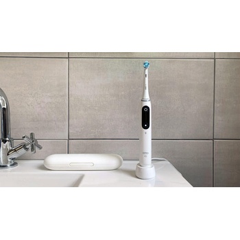 Image 1 of Oral-B iO Series 6 white + case