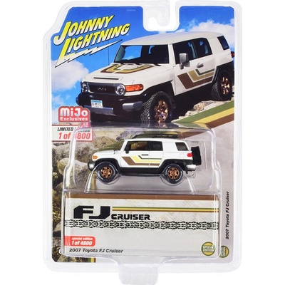 Johnny Lightning Toyota FJ Cruiser 2007 bílá v 1:64