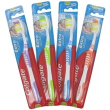 Colgate Extra Clean zubná kefka Medium 1 ks