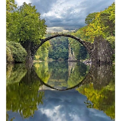 Dimex MS-3-0060 vliesová fototapeta na zeď Krajina s obloukovým mostem rozměry 225 x 250 cm