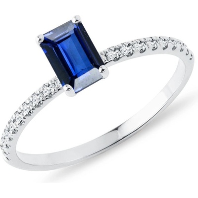 KLENOTA Prsteň z bieleho zlata s emerald zafírom a diamantmi k0752032