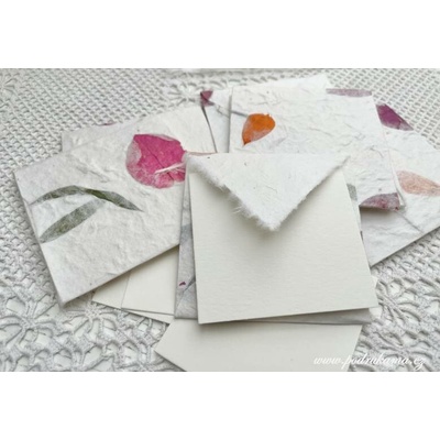 Pod Rukama Dárková mini obálka 8x8 cm s kartou - komplimentka, více druhů Velikost: 8x8 cm, Barevnost: bílá s listy