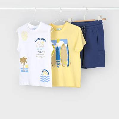 Mayoral Комплект жълта тениска, бял потник с щампи и тъмносини къси панталони за мини момче Mayoral