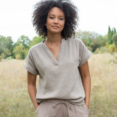 Mušelínová jednobarevná halenka s tuniským výstřihem béžová – Zboží Dáma