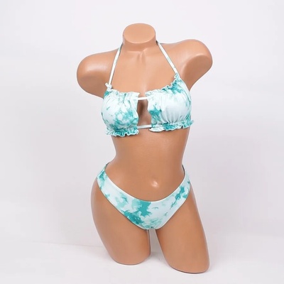 Бански в бяло и тюркоазено с ефектни чашки - чашка В