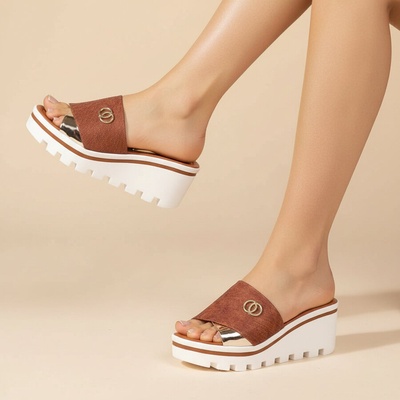 Дамски чехли в кафяво и бяло с платформа