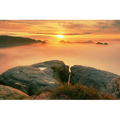 DIMEX ART Флизелинов фототапет сутрин в дълбока долина 375 x 250 см