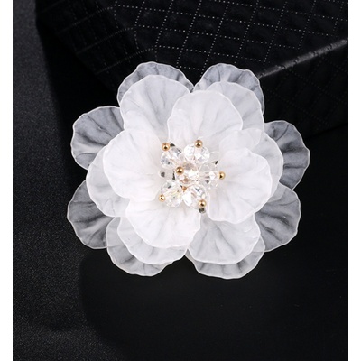 Amparo Miranda Brošňa Miranda Biely kvet XD8498