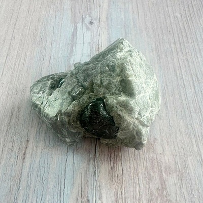 Nefertitis Obsidián Apačská slza v matrixu USA 13 NF58012 - cca 1,9 cm, 89 g