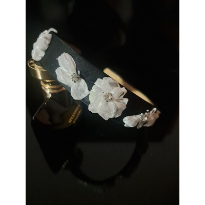 Radi handmade Диадема с нежни бели цветя с камъчета (913)